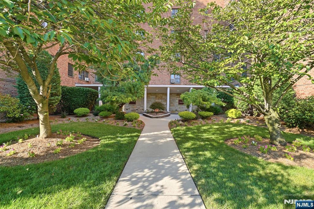 208 Anderson Street N6b Property Photo 30