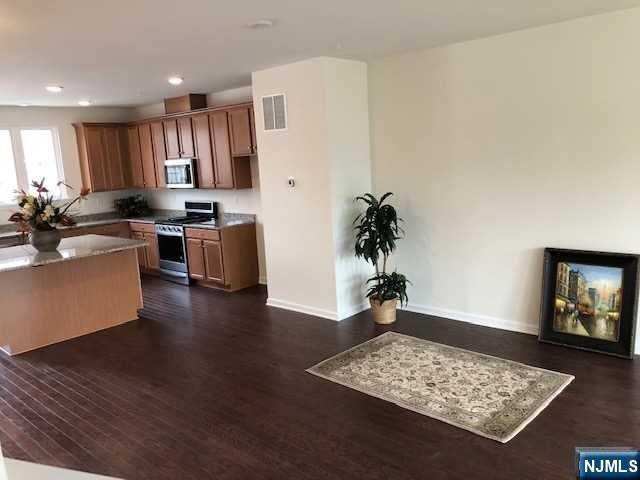 32 Litchfield Lane 403 Property Photo 2