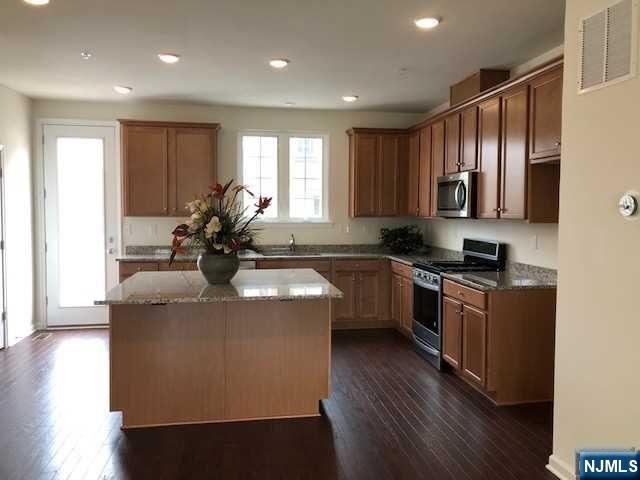 32 Litchfield Lane 403 Property Photo 3