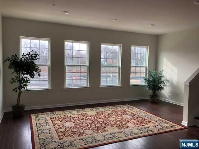 32 Litchfield Lane 403 Property Photo 4