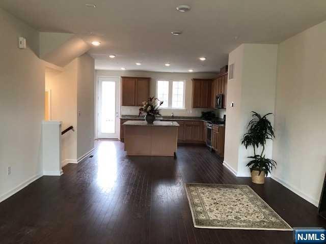 32 Litchfield Lane 403 Property Photo 5