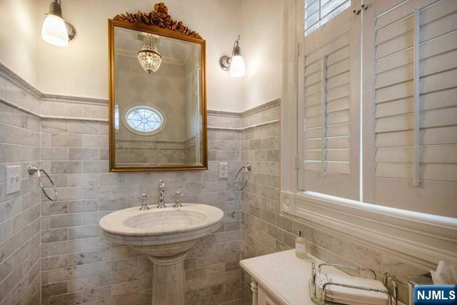 89 Dwight Place Property Photo 27