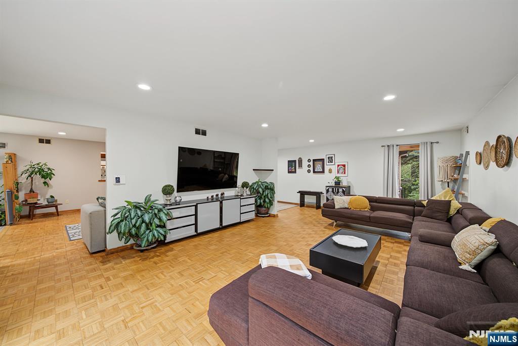 4 Skytop Drive Property Photo 8
