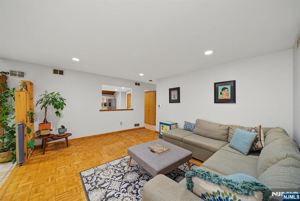 4 Skytop Drive Property Photo 9