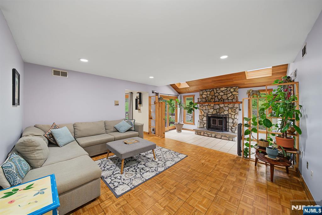 4 Skytop Drive Property Photo 11