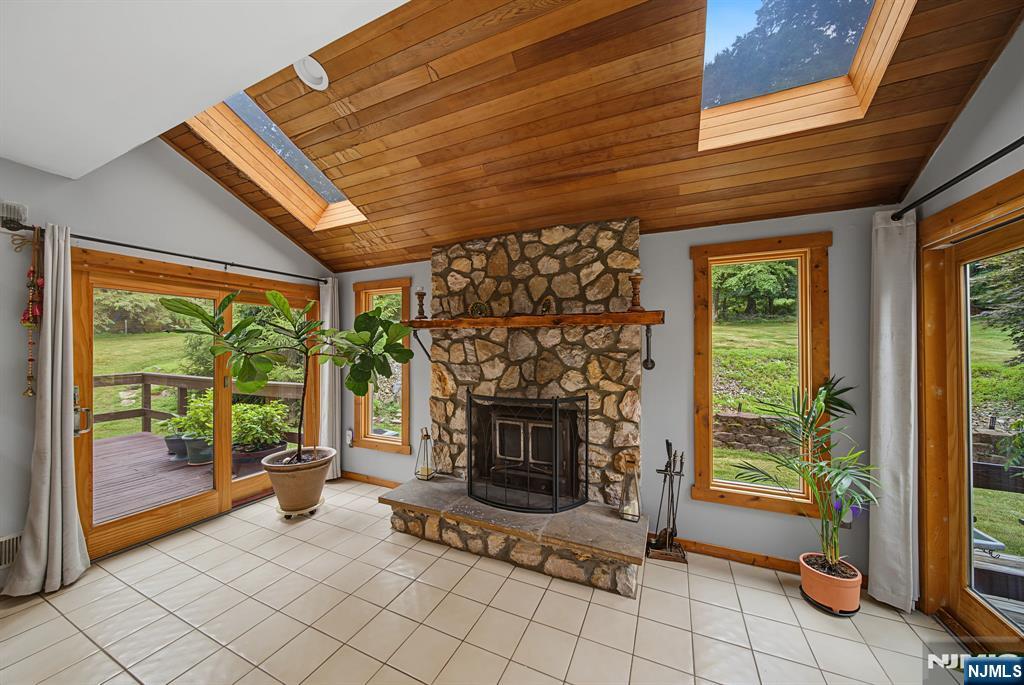 4 Skytop Drive Property Photo 12