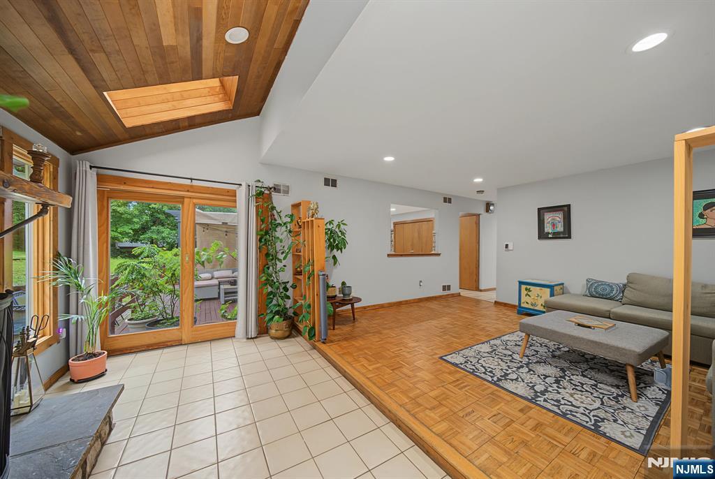 4 Skytop Drive Property Photo 14