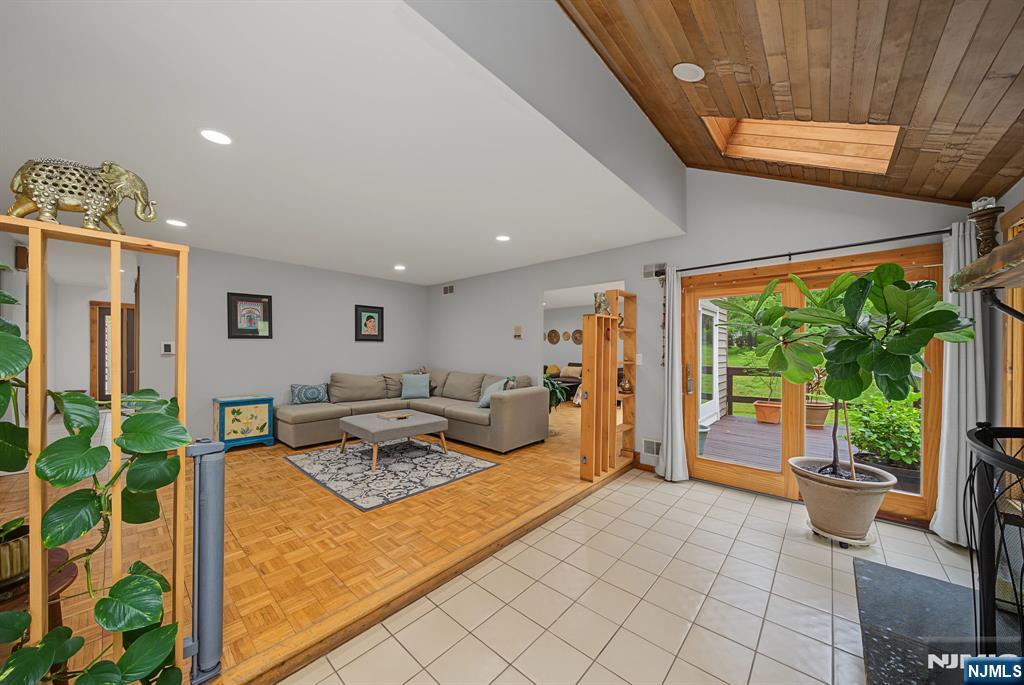 4 Skytop Drive Property Photo 15