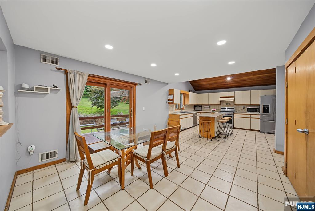 4 Skytop Drive Property Photo 16