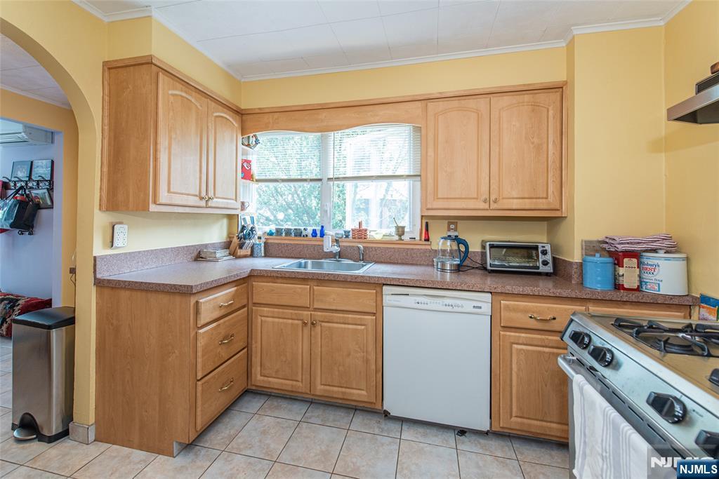 253 Merrison Street Property Photo 5