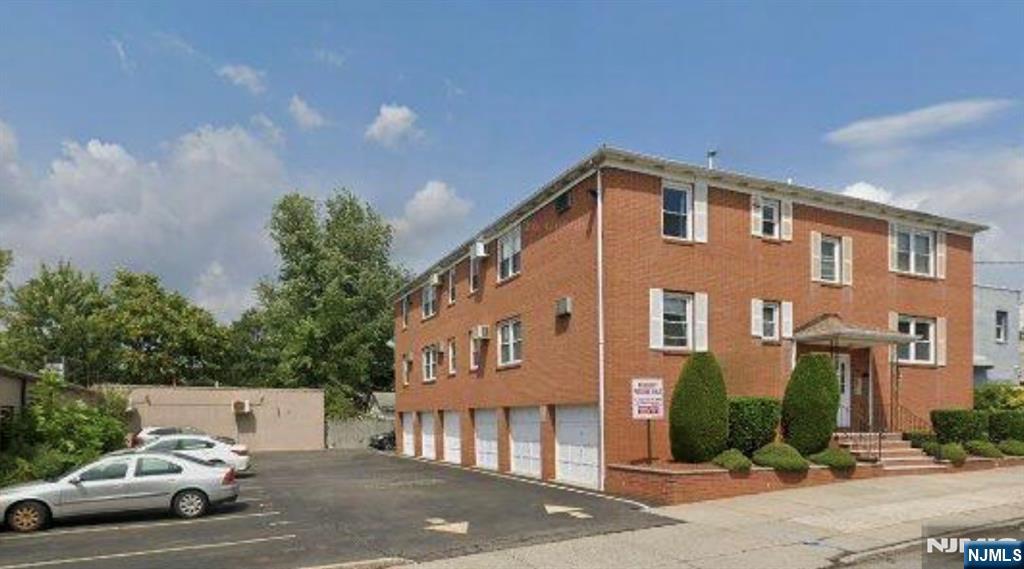 41 W Church Street 11 Property Photo 1