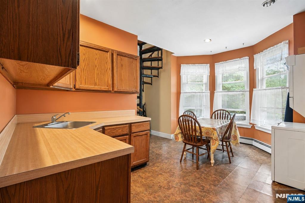 70 Elm Street Property Photo 8
