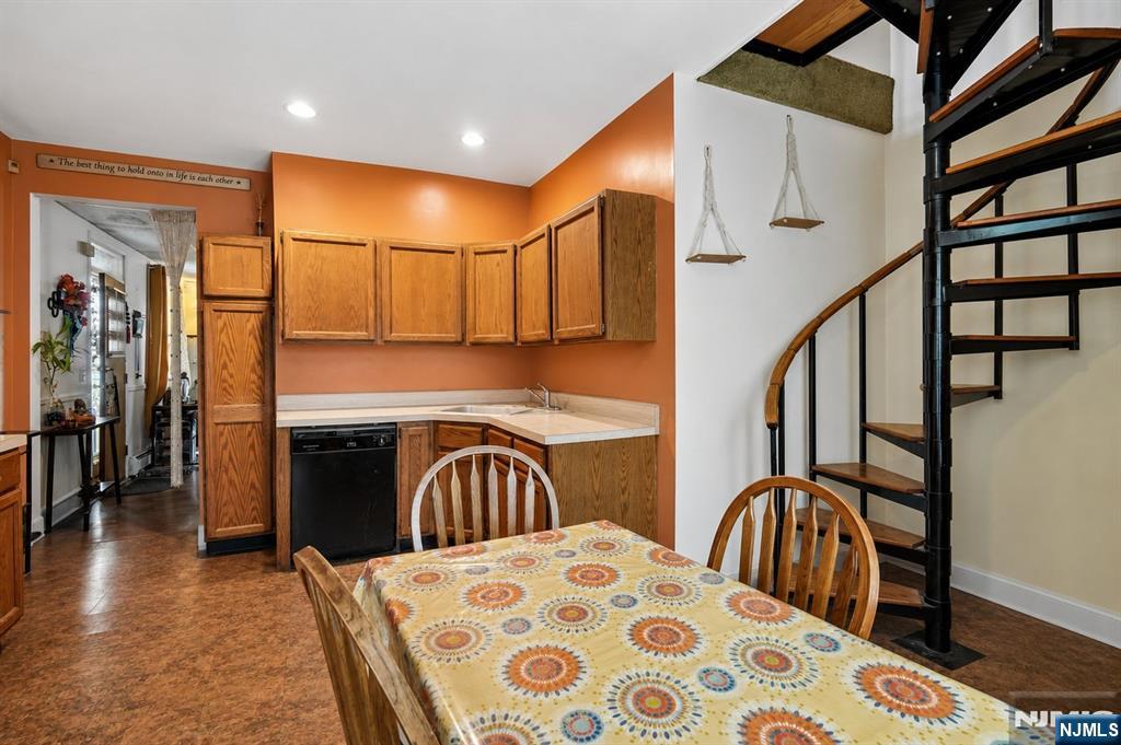 70 Elm Street Property Photo 10
