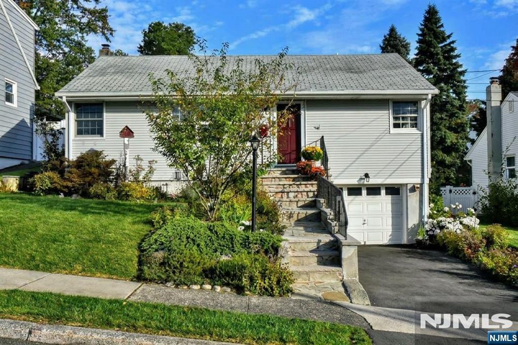 143 Manhattan Avenue Property Photo 1