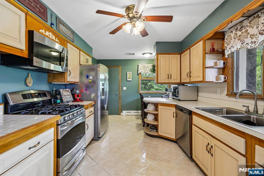 695 Berdan Avenue Property Photo 4
