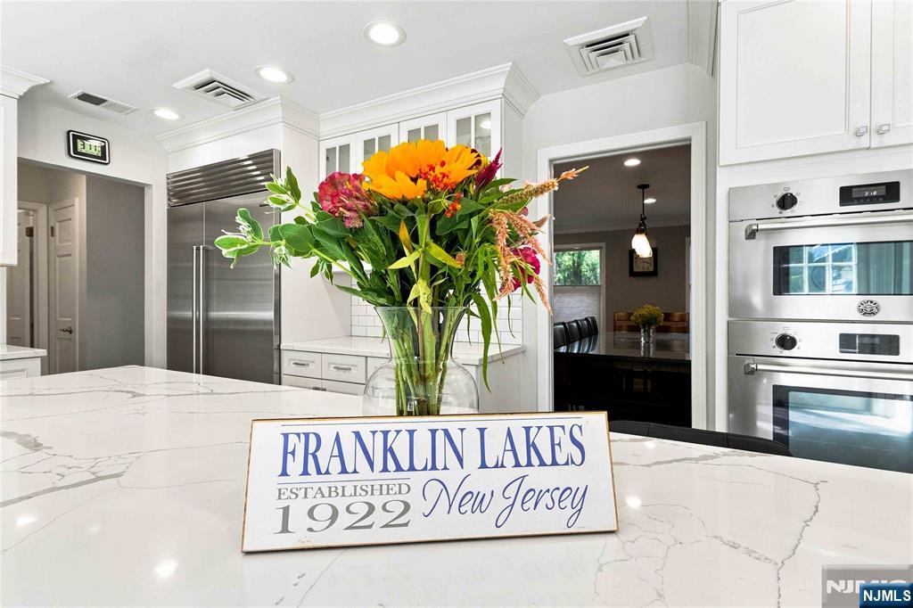 700 Oak Lane Property Photo 1