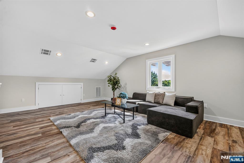 163b Kipp Avenue Property Photo 34