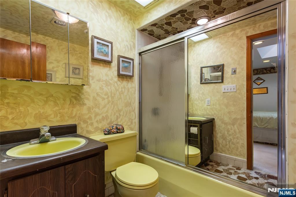 2 Martha Avenue Property Photo 20