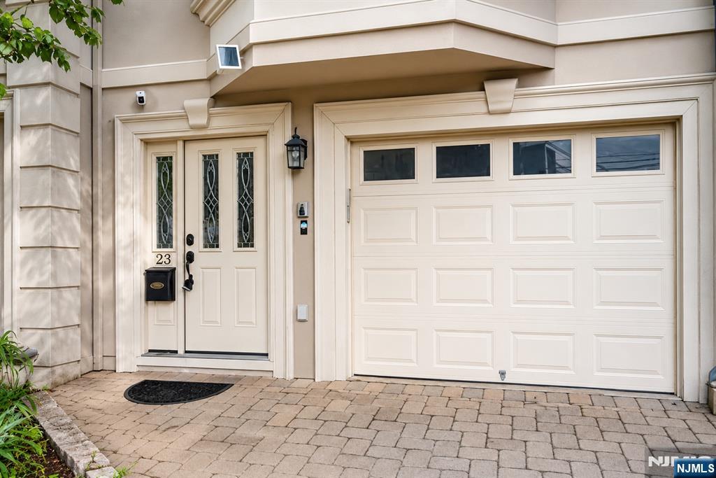 23 Hackensack Avenue Property Photo 1