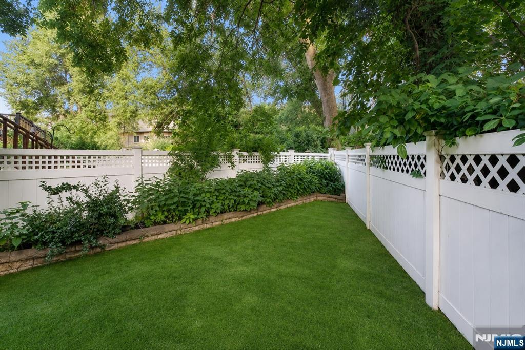 23 Hackensack Avenue Property Photo 31