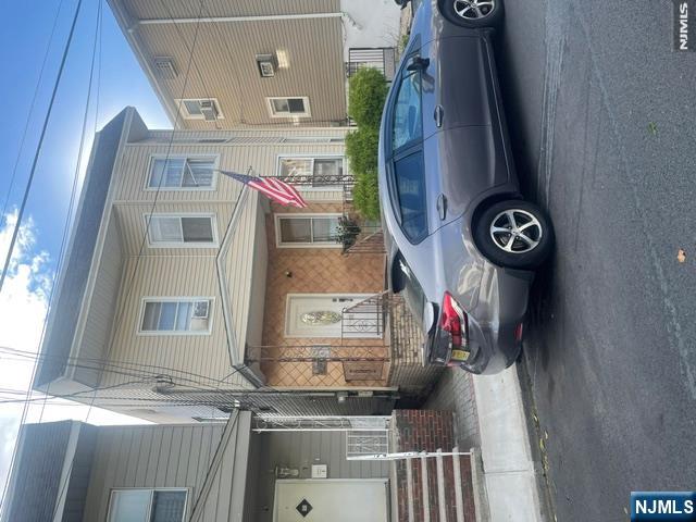 98 Devon Terrace Property Photo 4