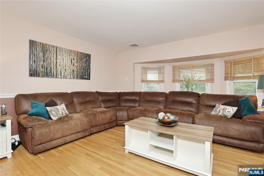 137 Manhattan Avenue Property Photo 6