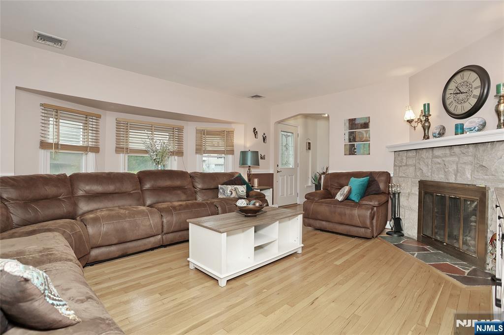 137 Manhattan Avenue Property Photo 7