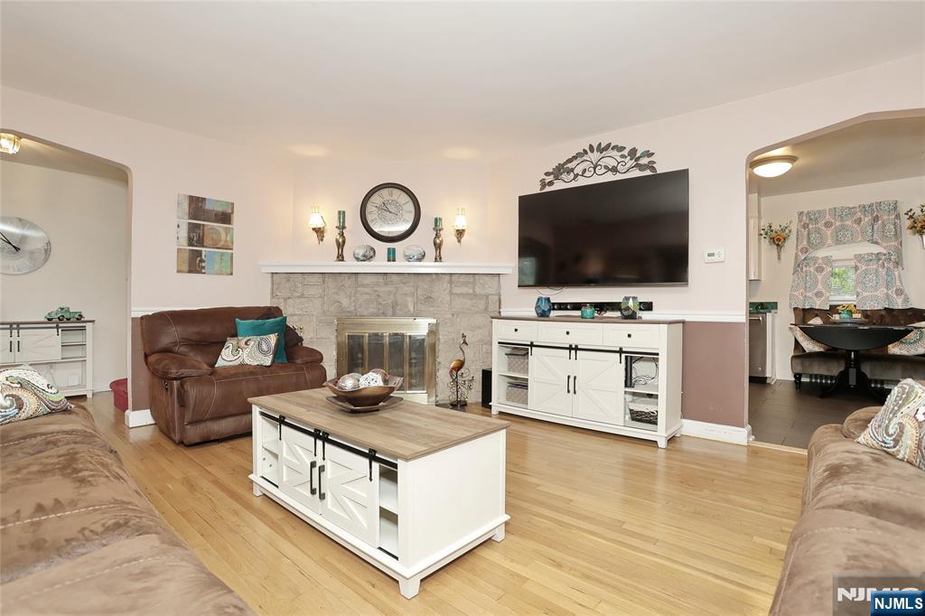 137 Manhattan Avenue Property Photo 8