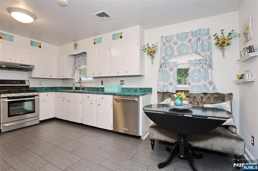 137 Manhattan Avenue Property Photo 9