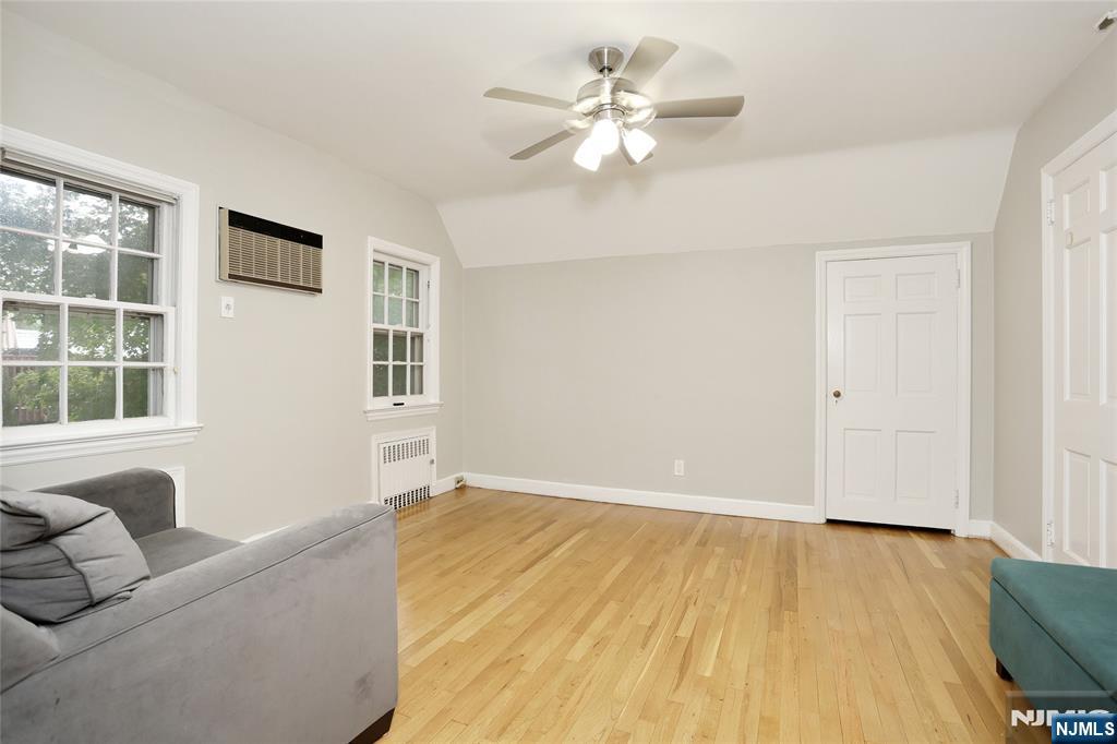 137 Manhattan Avenue Property Photo 27