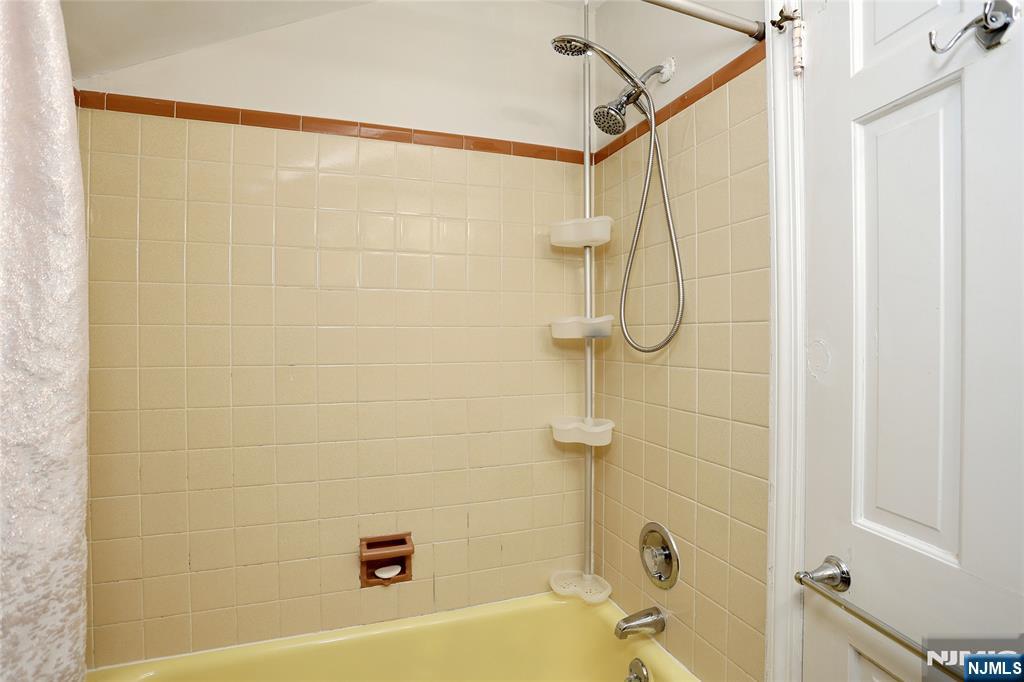 137 Manhattan Avenue Property Photo 29