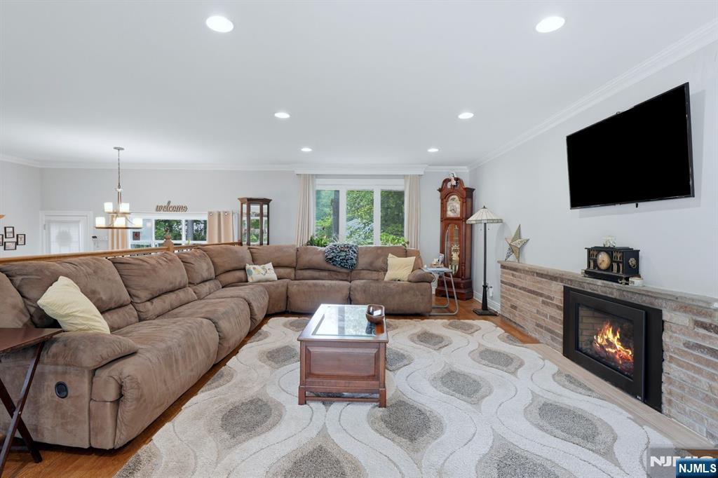 105 Winthrop Road Property Photo 6