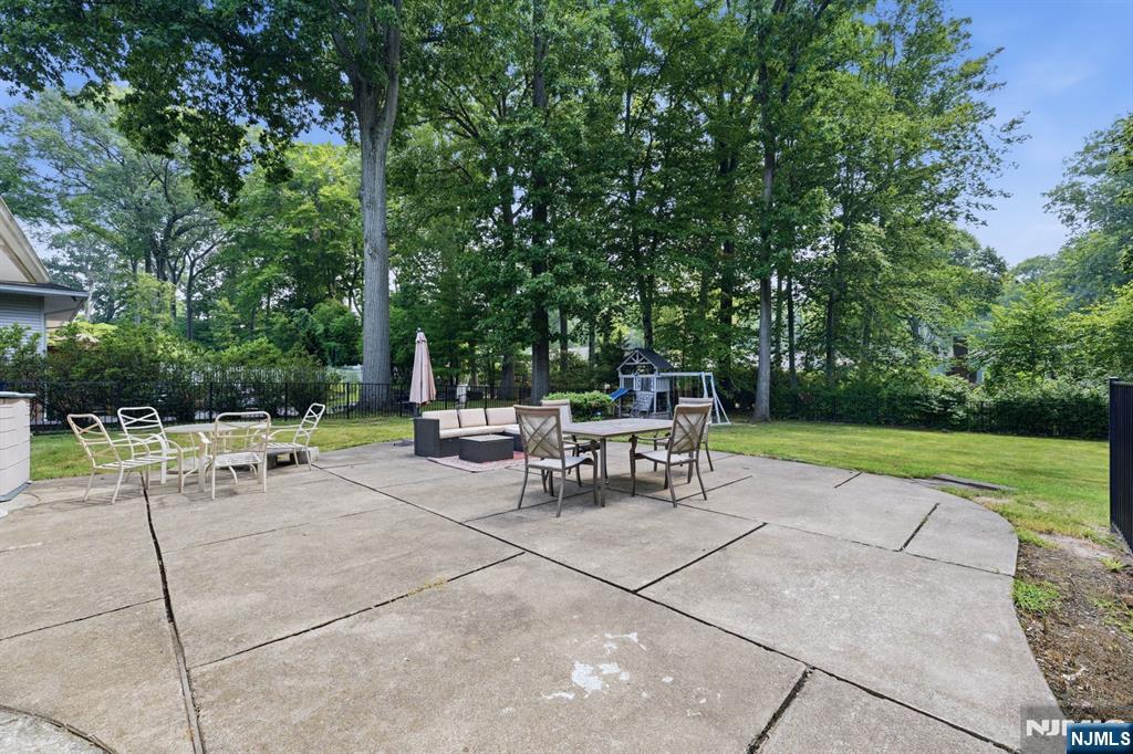 105 Winthrop Road Property Photo 31
