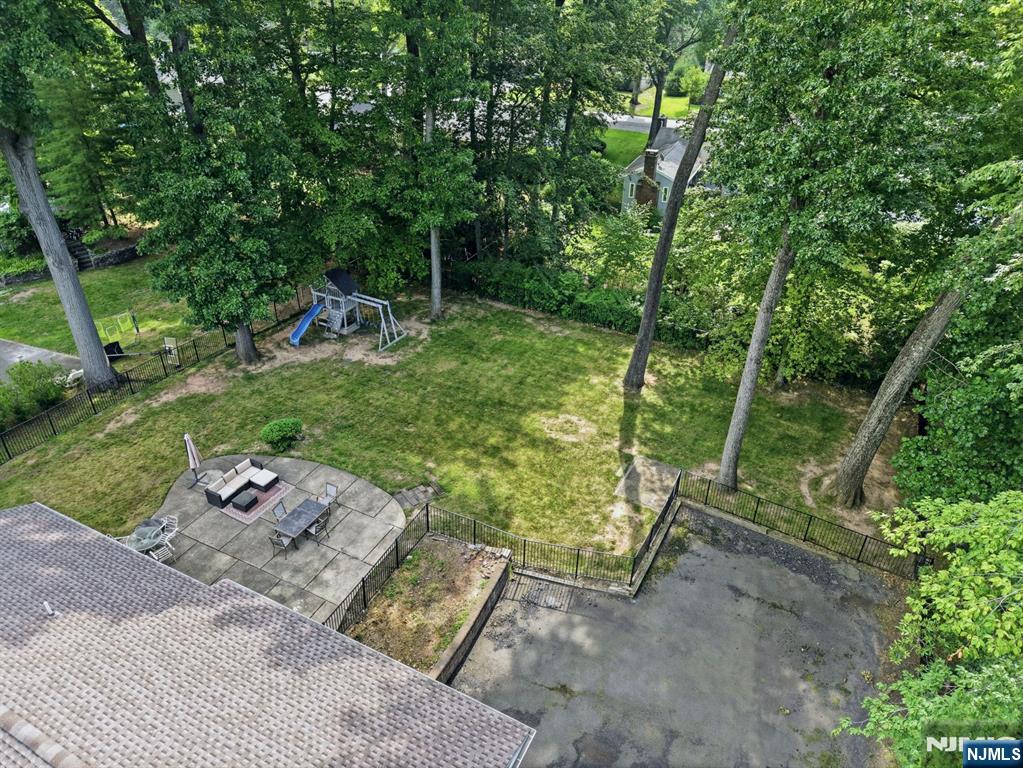 105 Winthrop Road Property Photo 34