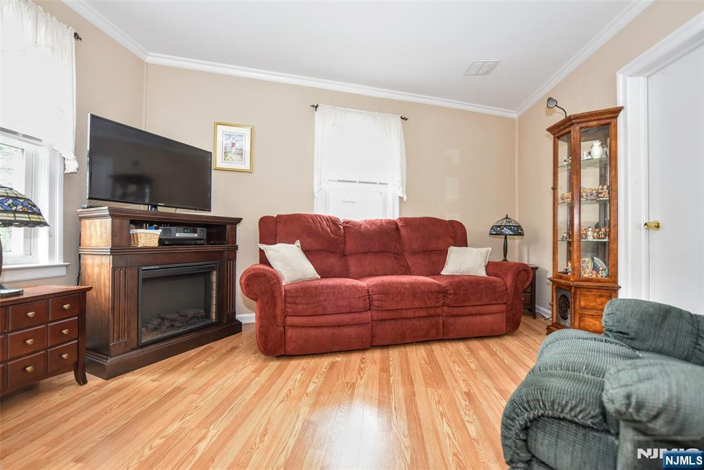 7 Lafayette Place Property Photo 4