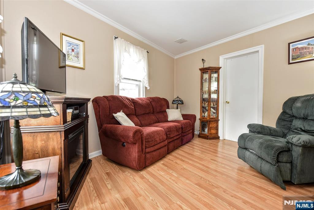 7 Lafayette Place Property Photo 5
