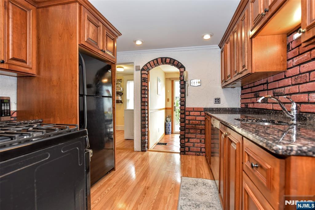 7 Lafayette Place Property Photo 6