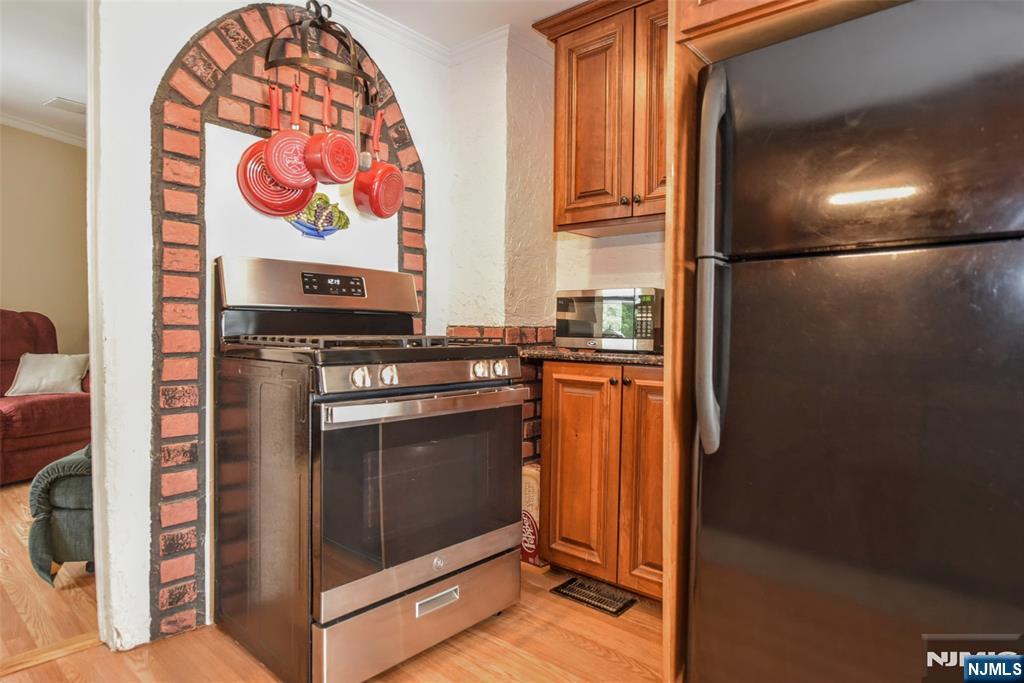 7 Lafayette Place Property Photo 8