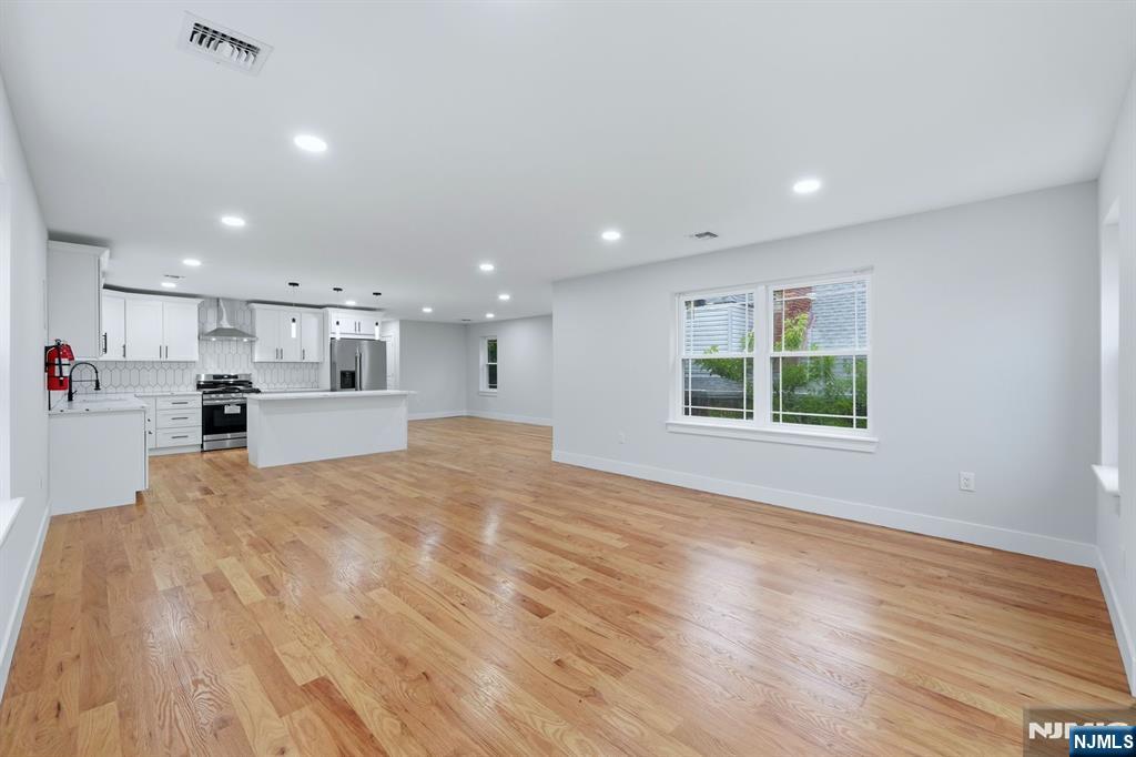 219 S Burnett Street Property Photo 4