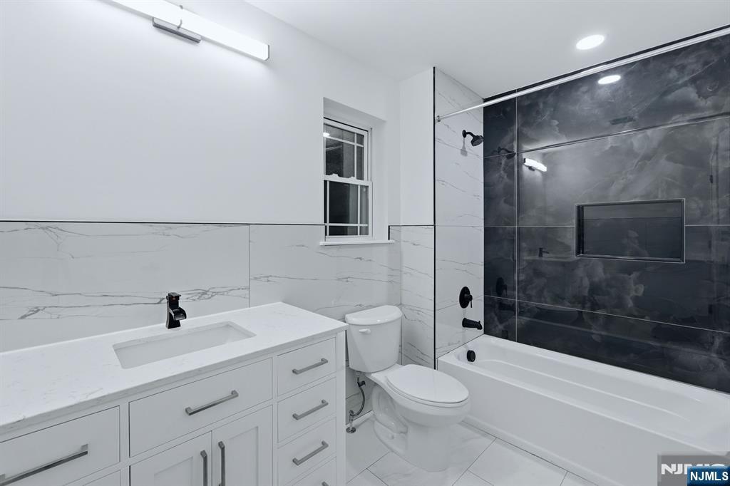 219 S Burnett Street Property Photo 32