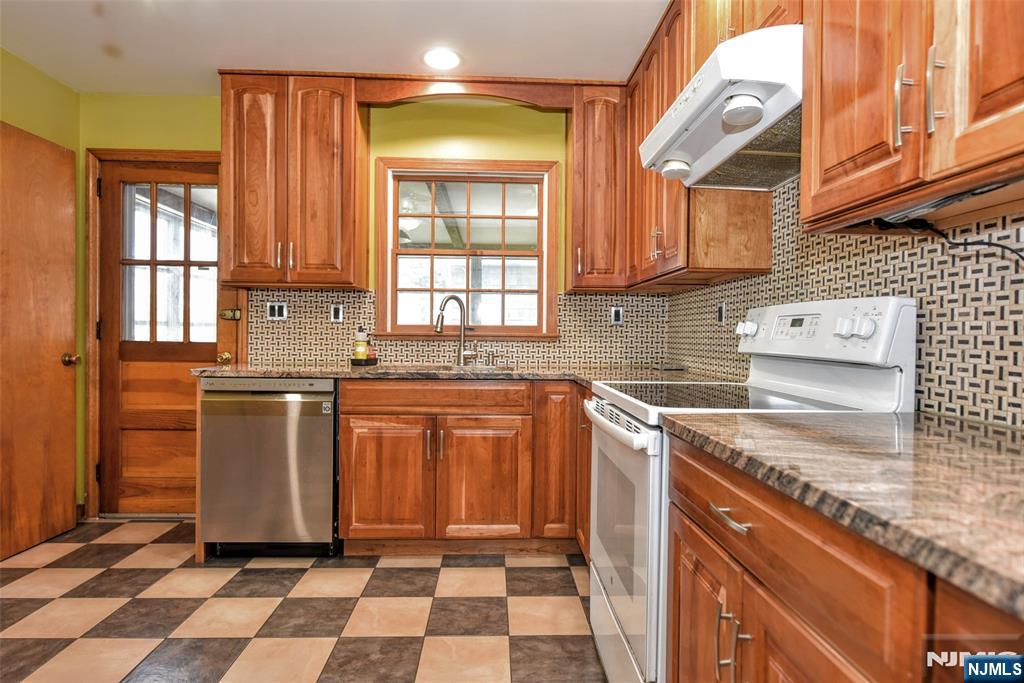 419 Main Avenue Property Photo 10