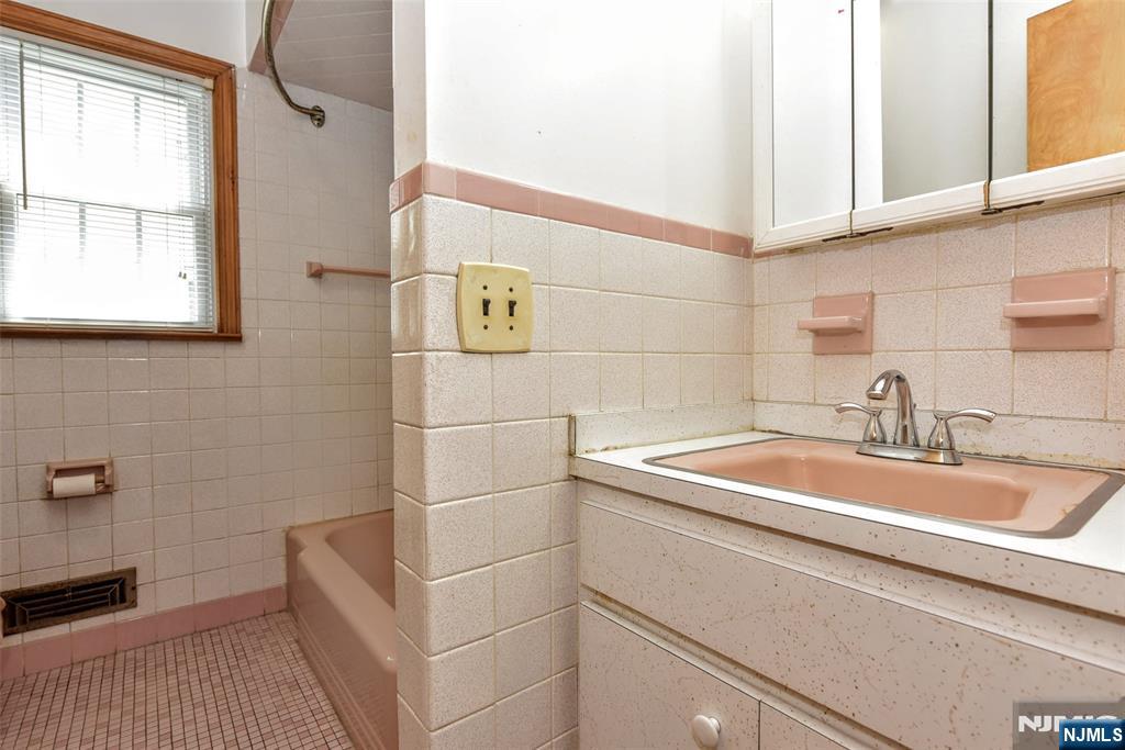419 Main Avenue Property Photo 14