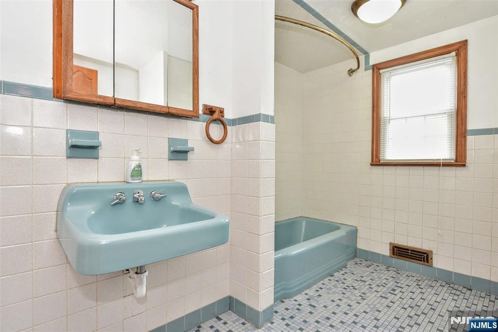 419 Main Avenue Property Photo 23