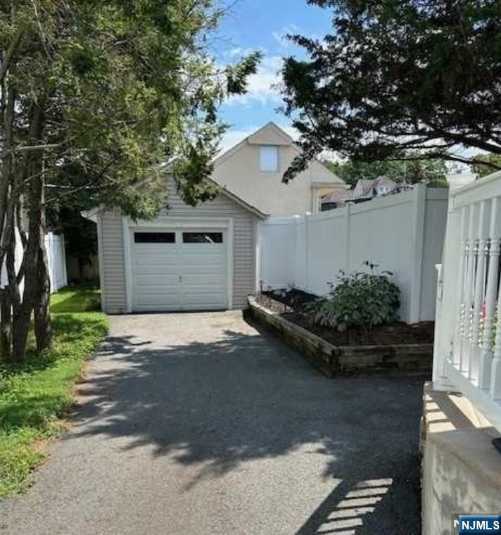 258 Everett Avenue Property Photo 18