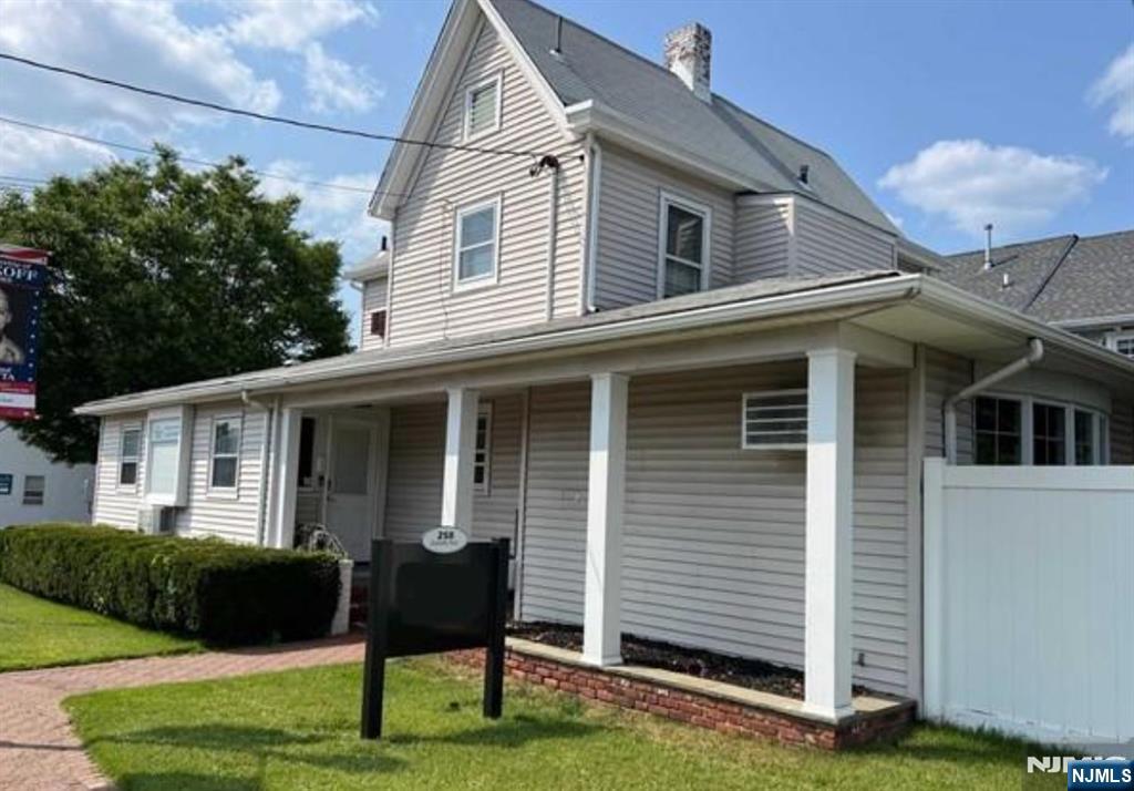 258 Everett Avenue Property Photo 2