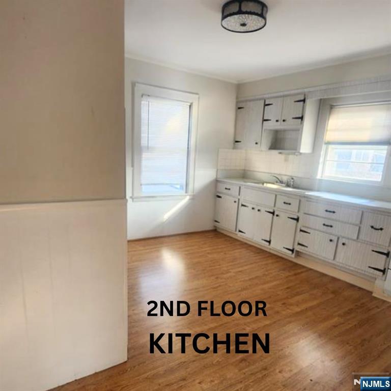 258 Everett Avenue Property Photo 15