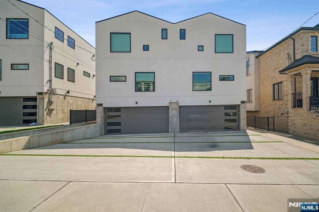 66b Henry Avenue Property Photo 1