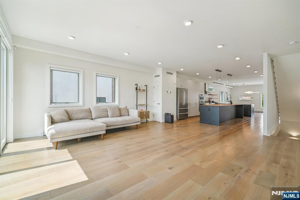 66b Henry Avenue Property Photo 6