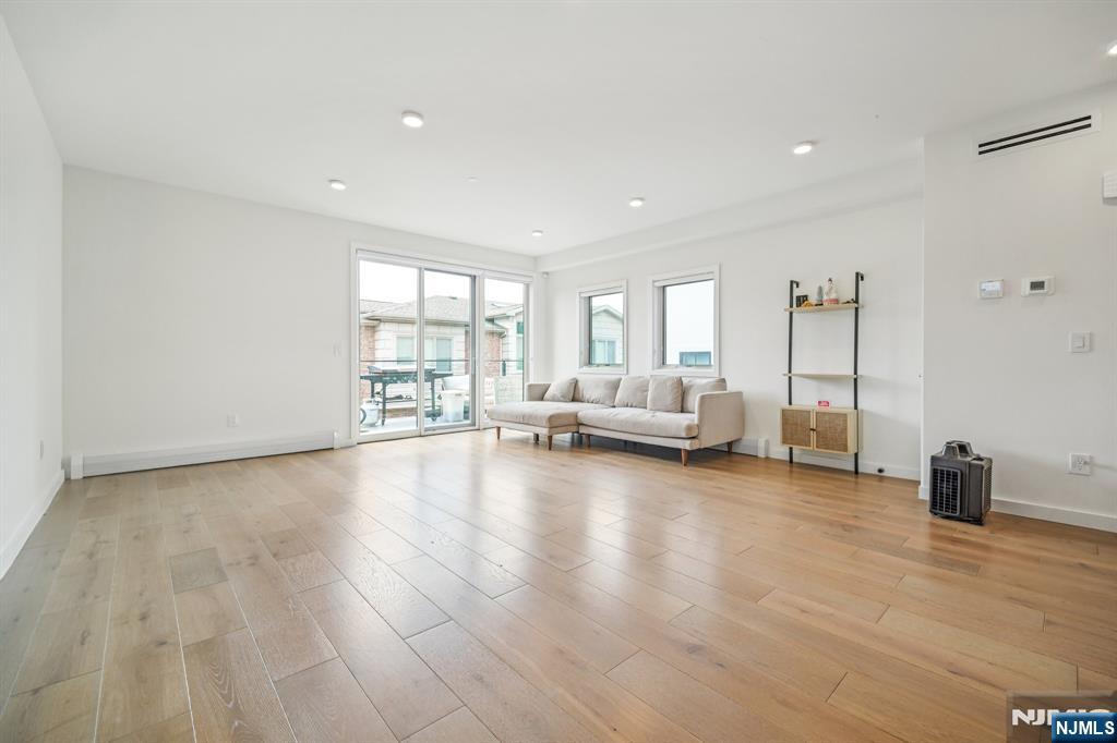 66b Henry Avenue Property Photo 8