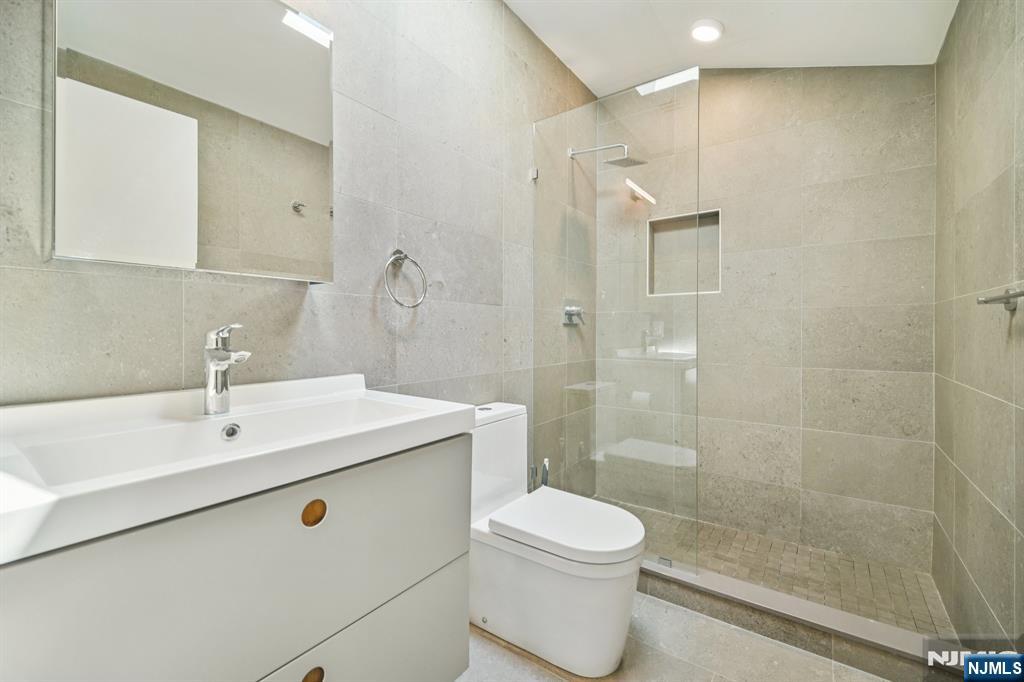 66b Henry Avenue Property Photo 21